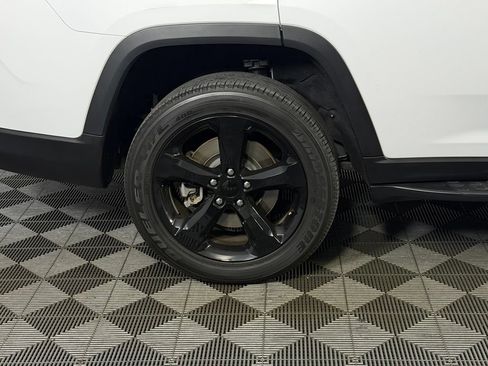 Certified 2023 Jeep Grand Cherokee L Laredo AWD/4WD image 11