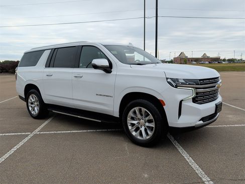 Used 2023 Chevrolet Suburban Premier image 2