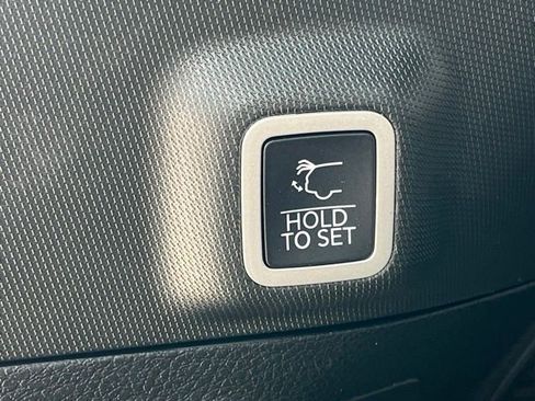 Used 2023 Jeep Grand Cherokee Limited w/ Luxury Tech Group II AWD/4WD image 45