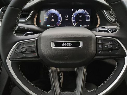 New 2025 Jeep Grand Cherokee L Altitude image 23