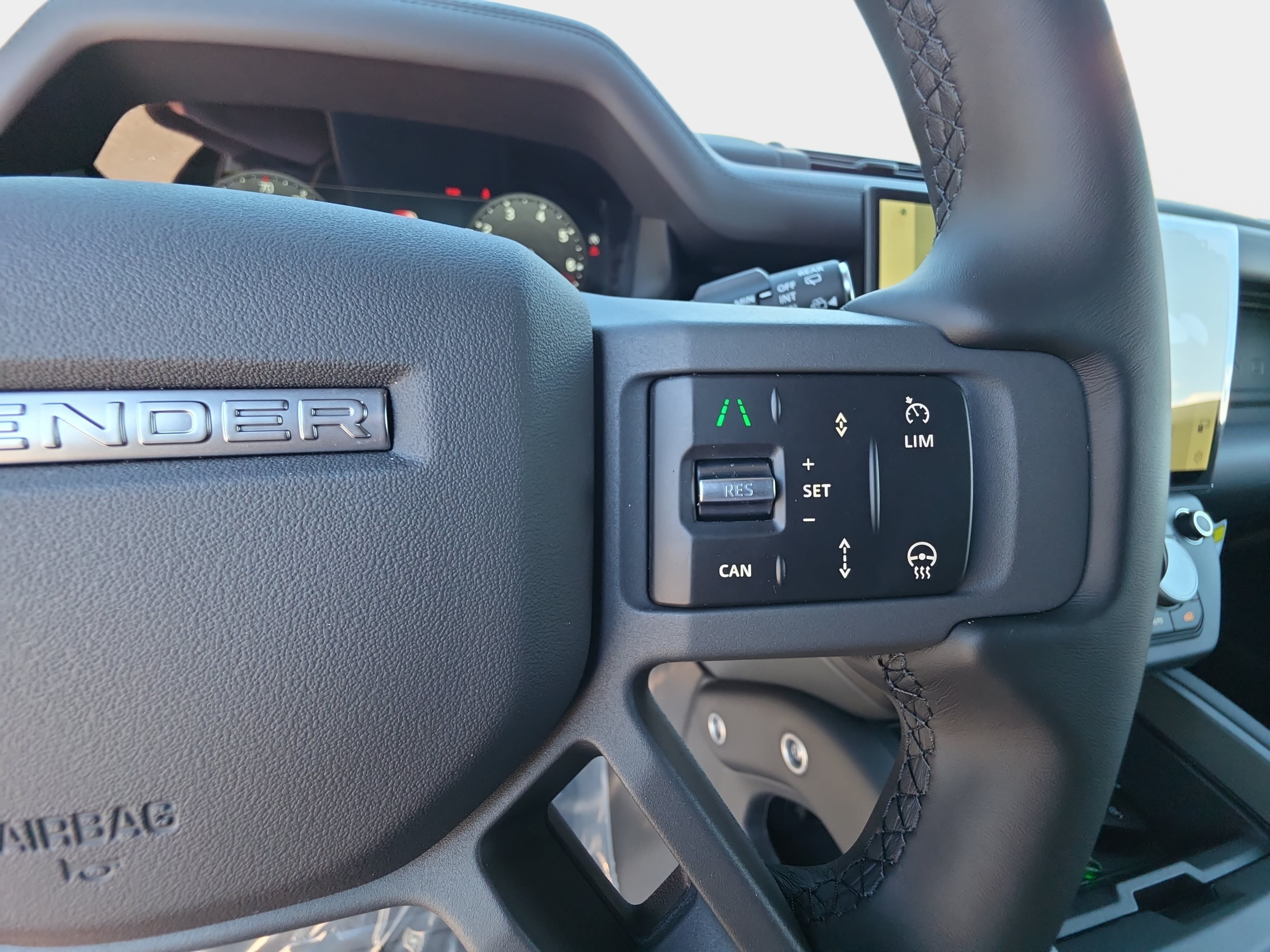 New 2026 Land Rover Defender 110 X-Dynamic SE AWD/4WD image 17