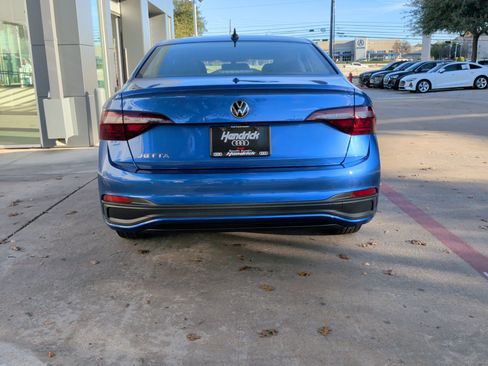 Used 2023 Volkswagen Jetta S image 9