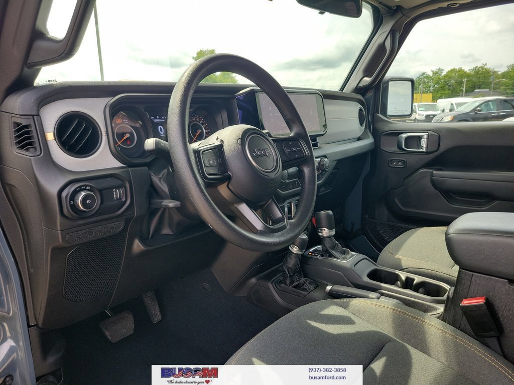 Used 2025 Jeep Wrangler Sport AWD/4WD image 12