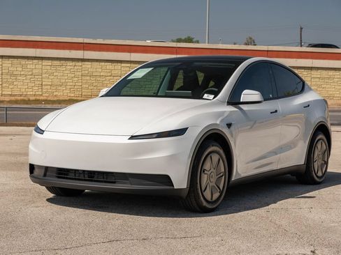 Used 2026 Tesla Model Y Long Range AWD/4WD image 4