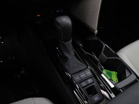 Used 2025 Toyota Camry XLE w/ Premium Plus Package image 20