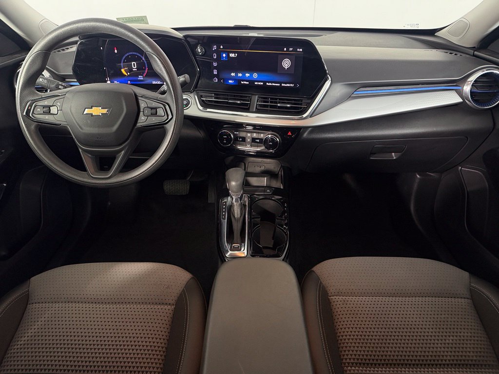 Used 2025 Chevrolet Trax LT FWD image 13
