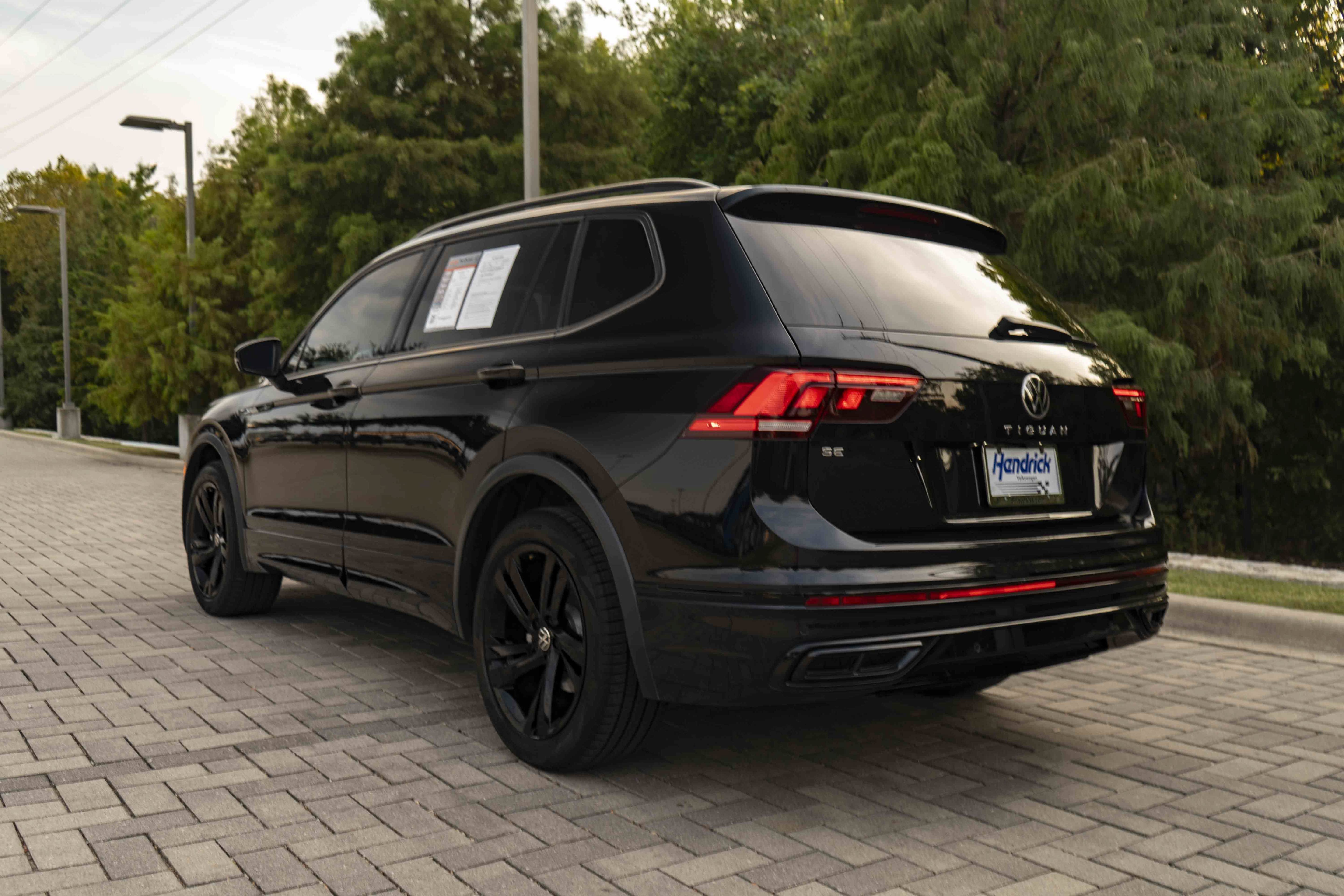 Certified 2023 Volkswagen Tiguan SE R-Line FWD image 6