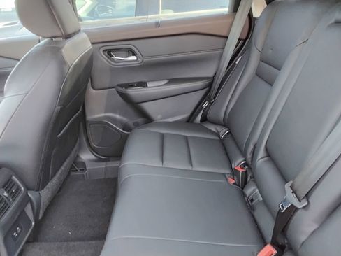 Used 2023 Nissan Rogue SV w/ SV Premium B Package image 10