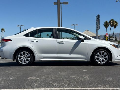 Used 2025 Toyota Corolla LE FWD image 3