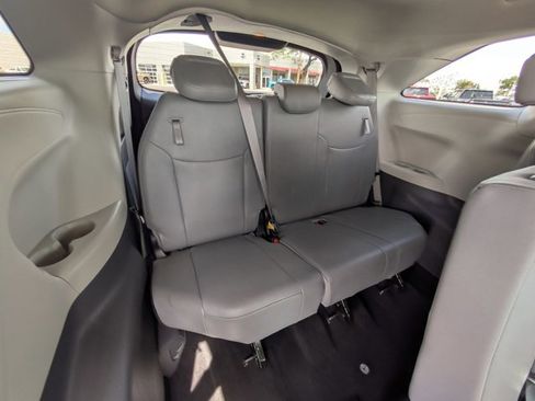Used 2024 Toyota Sienna XLE image 26
