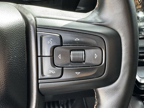 Used 2025 GMC Sierra 2500 AT4 image 25