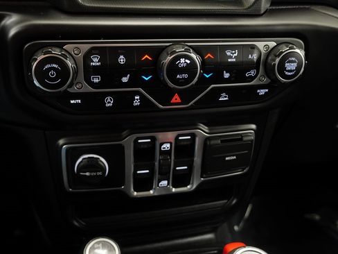 Certified 2022 Jeep Wrangler Unlimited Sahara image 33