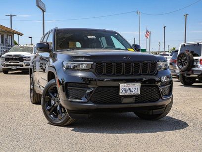 Used 2023 Jeep Grand Cherokee Altitude