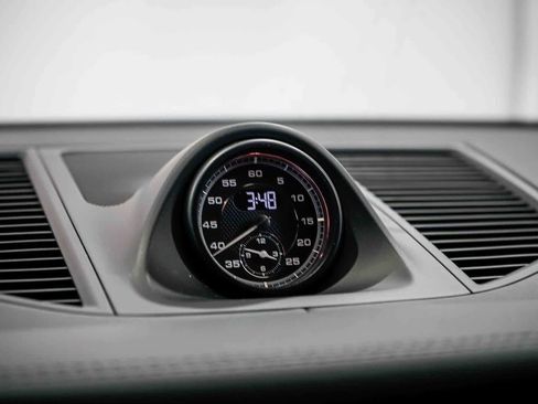 Used 2024 Porsche Macan image 22