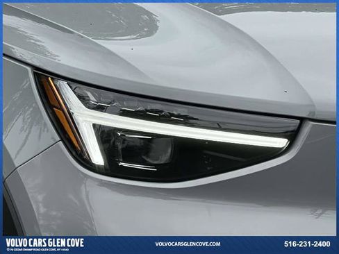 Certified 2025 Volvo XC40 B5 Plus w/ Protection Package Premier image 7
