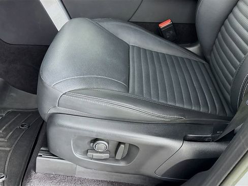 Used 2023 Land Rover Discovery S R-Dynamic image 21