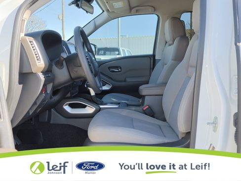 Used 2022 Nissan Frontier SV w/ Technology Package image 11