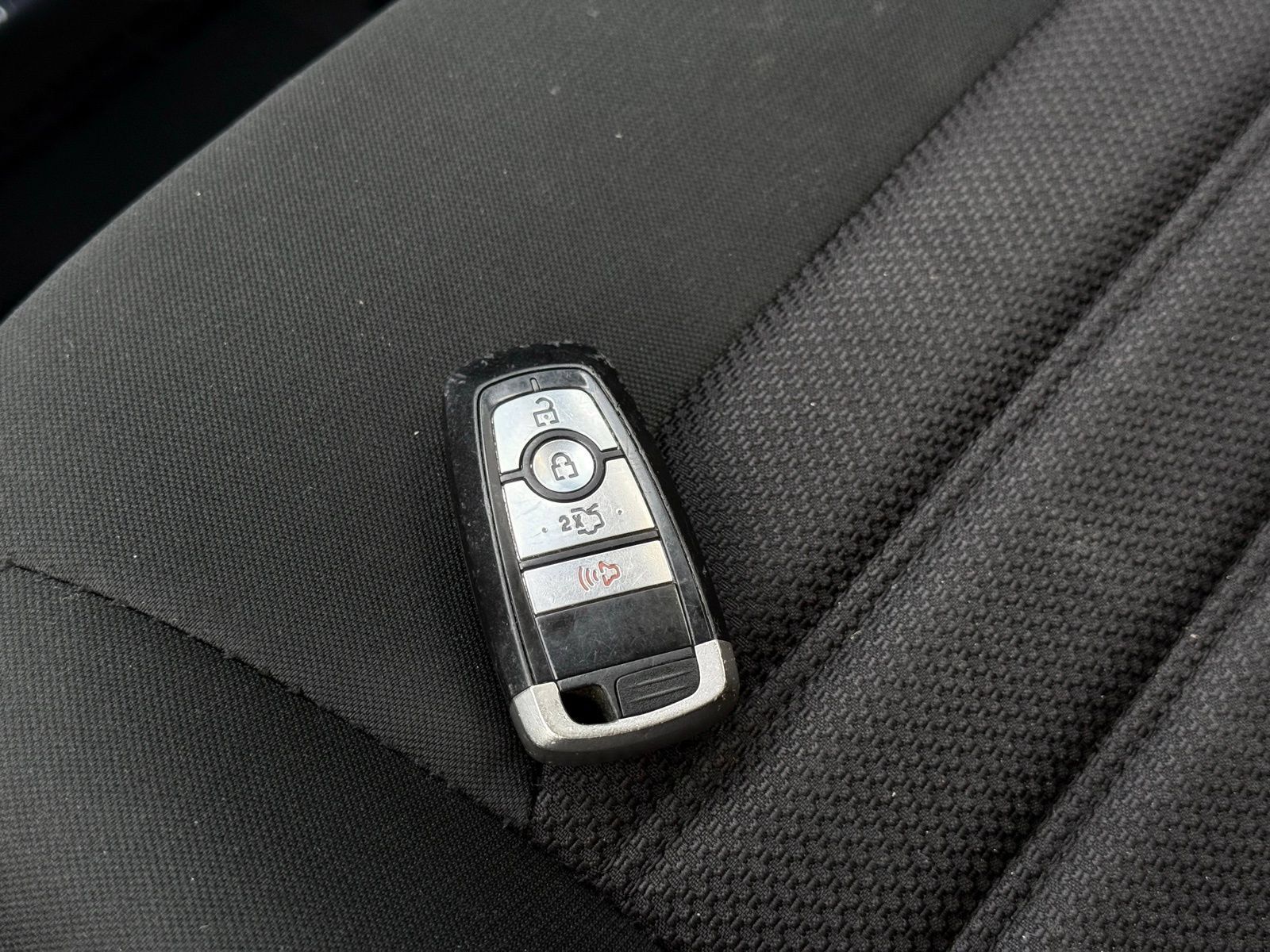 Used 2019 Ford Fusion SE FWD image 35