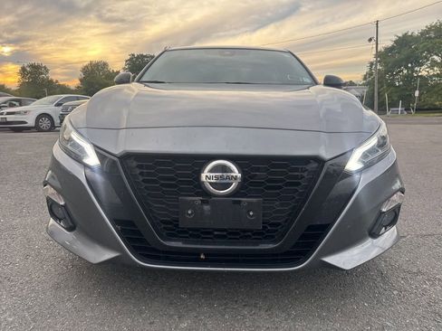 Used 2022 Nissan Altima 2.5 SR w/ Midnight Edition Package image 2