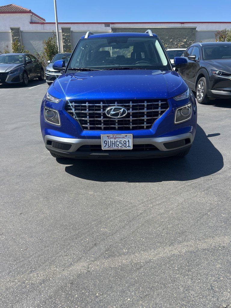 Used 2025 Hyundai Venue SEL FWD image 2