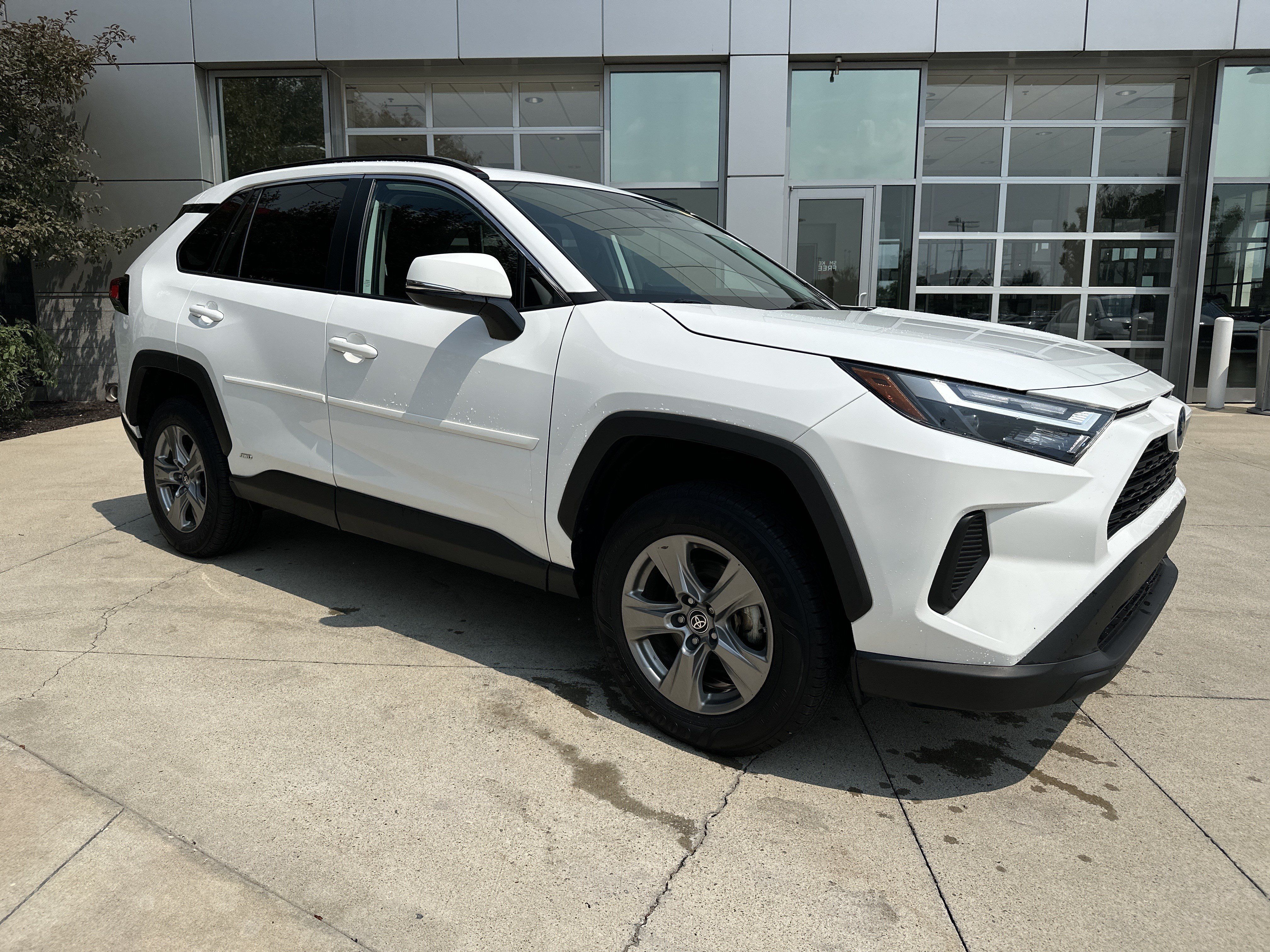 Used 2024 Toyota RAV4 LE AWD/4WD image 2
