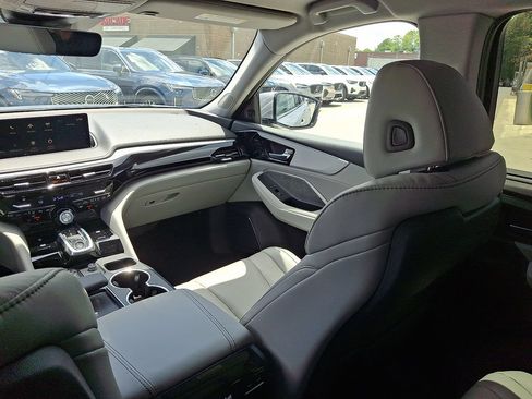 Used 2022 Acura MDX SH-AWD w/ Technology Package image 3