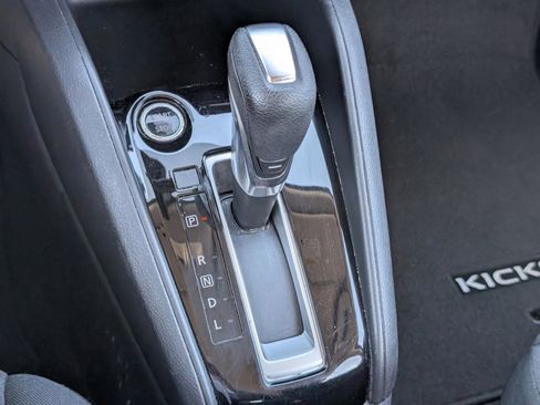 Used 2021 Nissan Kicks S image 19