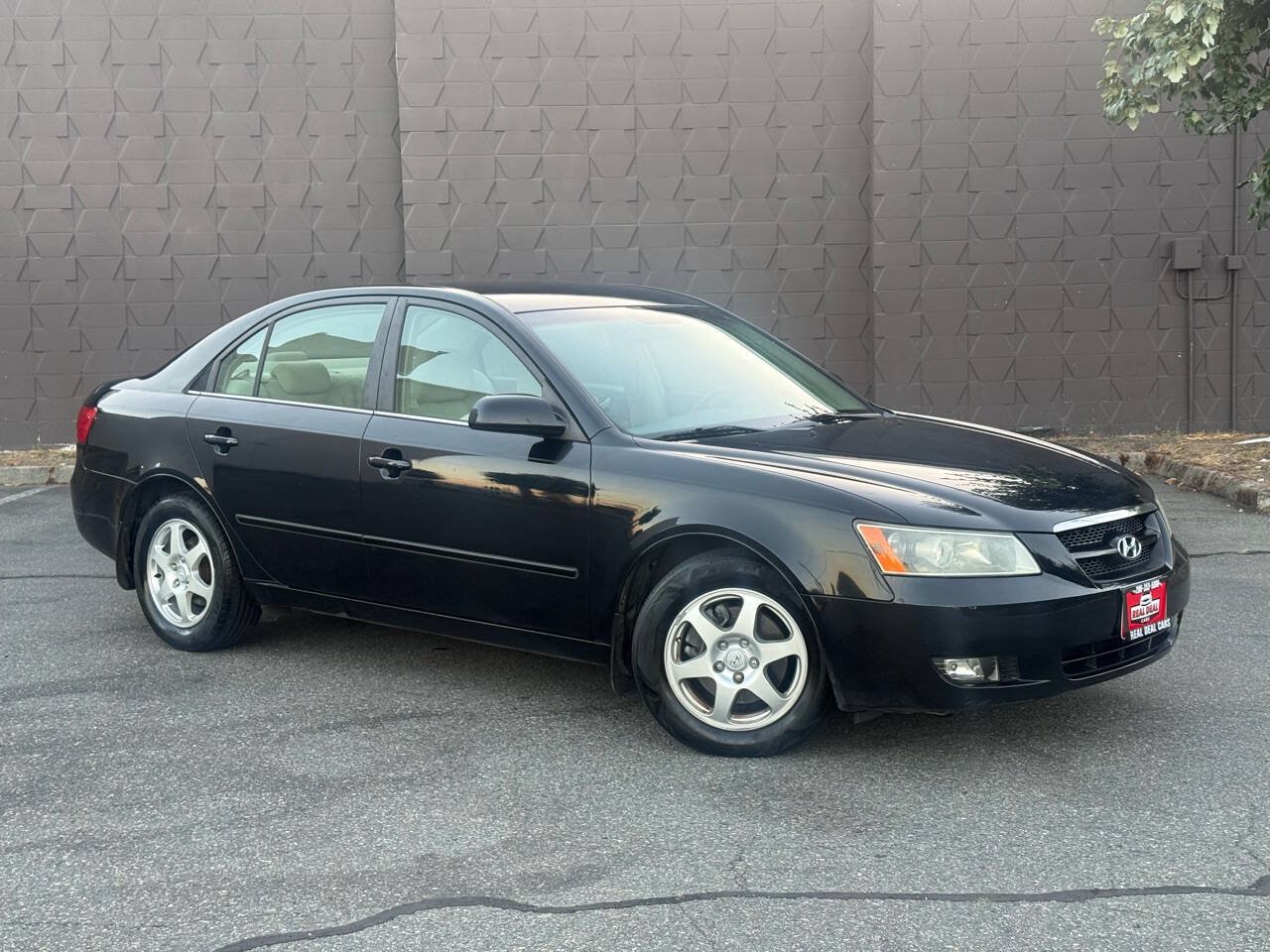 Used 2006 Hyundai Sonata V6 FWD image 2