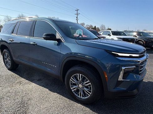 New 2026 Chevrolet Traverse LT w/ Driver Confidence Package image 3