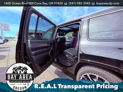 Used 2025 Jeep Wagoneer Series III w/ Premium Group I AWD/4WD image 15