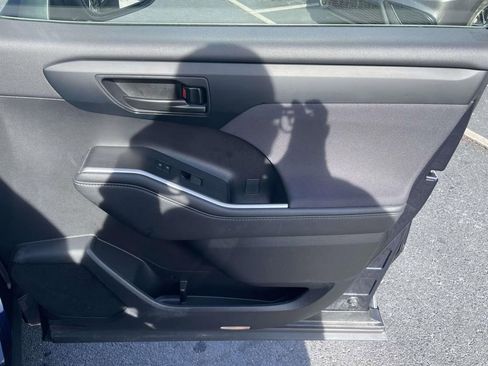 Used 2023 Toyota Highlander LE image 48