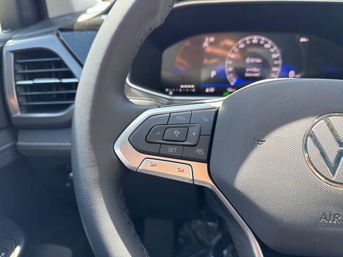 New 2026 Volkswagen Taos SE FWD image 36