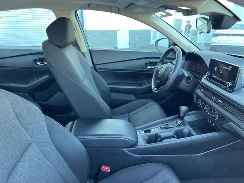 Used 2023 Honda Accord EX image 17