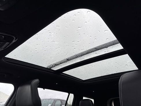 Used 2022 Jeep Grand Cherokee L Overland w/ Luxury Tech Group IV image 36