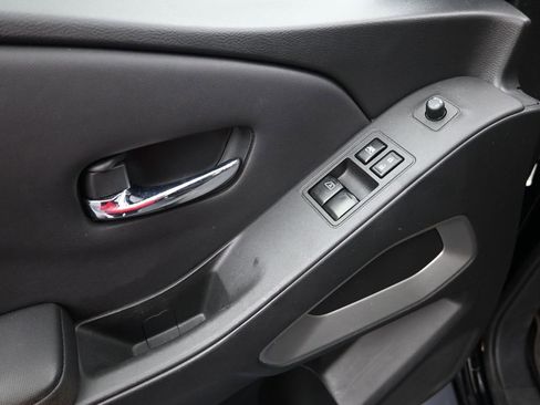 Used 2022 Nissan Frontier SV w/ Technology Package image 11