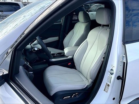 Used 2025 Acura RDX SH-AWD image 35