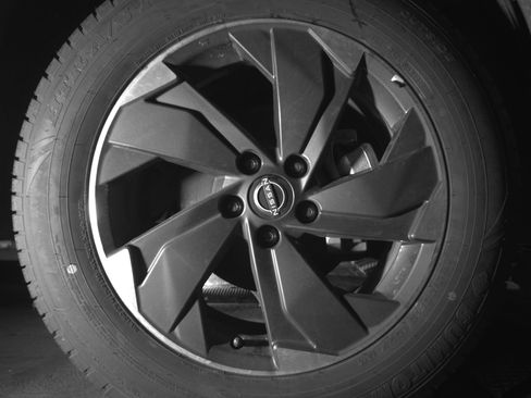 Used 2025 Nissan Rogue SV FWD image 12