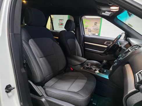 Used 2016 Ford Explorer XLT image 26