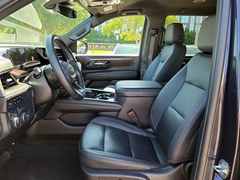 Used 2025 Chevrolet Tahoe Z71 AWD/4WD image 16