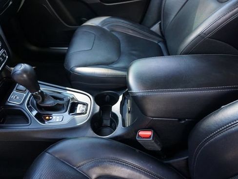 Used 2019 Jeep Cherokee Limited FWD image 25