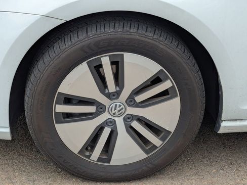 Used 2016 Volkswagen e-Golf SE image 11