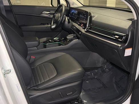 Certified 2025 Kia Sportage SX Prestige AWD/4WD image 13