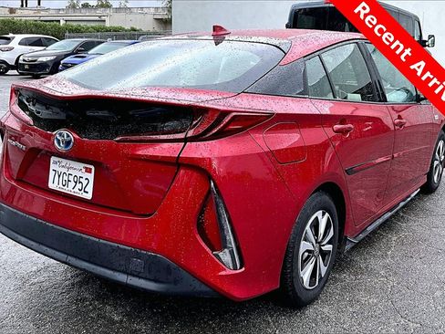 Used 2017 Toyota Prius Prime Premium image 4