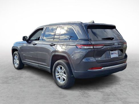 Used 2024 Jeep Grand Cherokee Laredo image 3