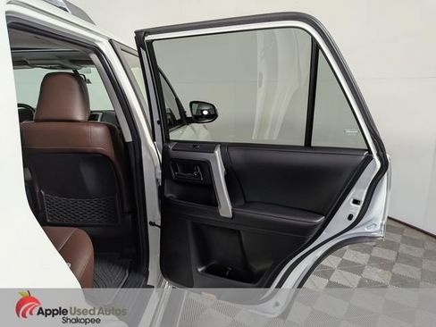 Used 2016 Toyota 4Runner Limited AWD/4WD image 36