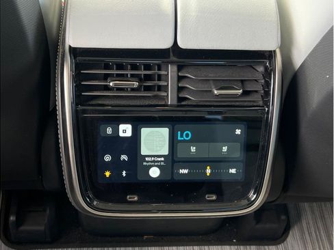 Used 2022 Rivian R1T Adventure AWD/4WD image 11