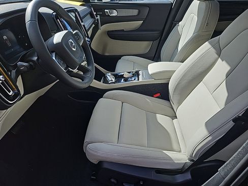 New 2025 Volvo XC40 B5 Plus w/ Protection Package Premier image 21