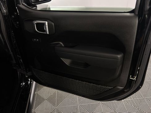 Certified 2024 Jeep Gladiator Sport image 33