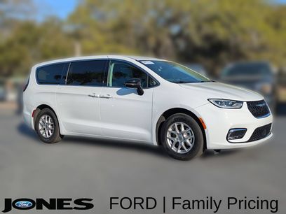 Used 2024 Chrysler Pacifica Touring-L