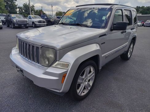Used 2011 Jeep Liberty Sport image 4